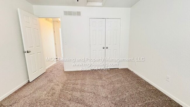 Building Photo - Creekwood Park Townhomes: 3 bedroom Duplex with unique floor plan for rent in the Northland