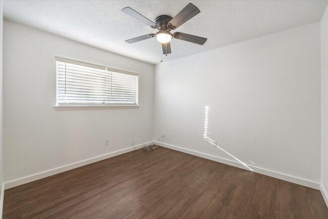 Building Photo - 100 W White Willow Cir