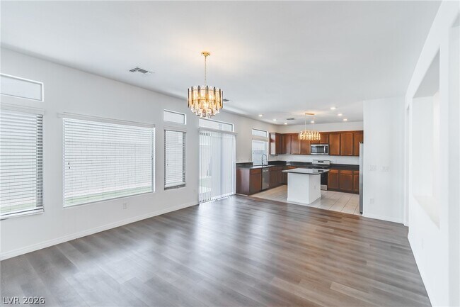 Building Photo - 638 Great River Ave