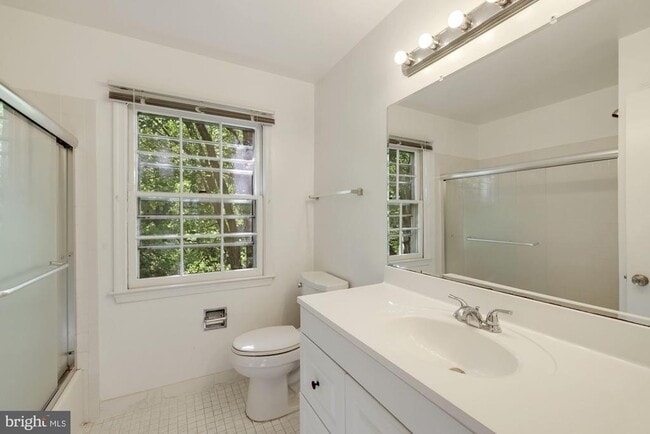 Building Photo - 8208 Gainsborough Ct W