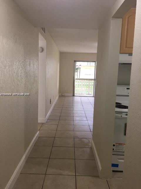 Building Photo - 15221 NE 6th Ave