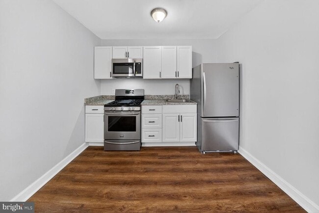 Building Photo - 4701 Ravenswood Rd