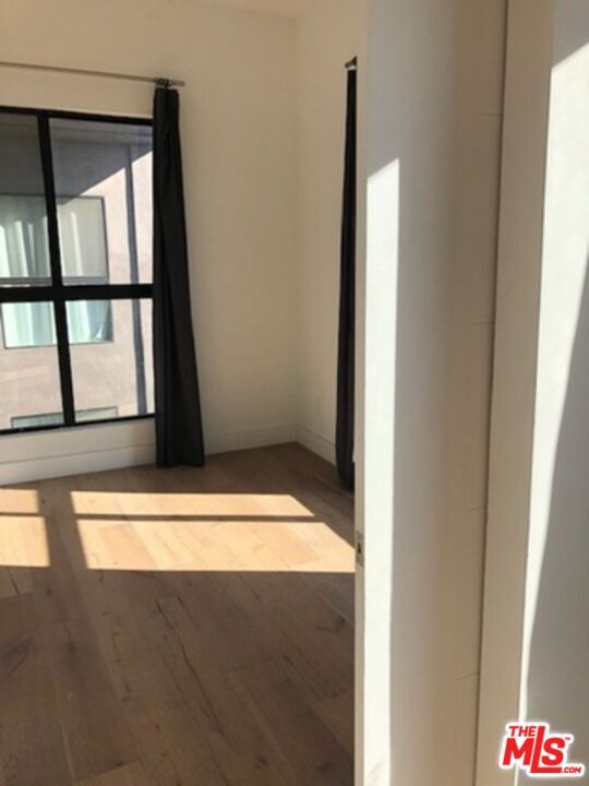 Building Photo - 8811 Burton Way