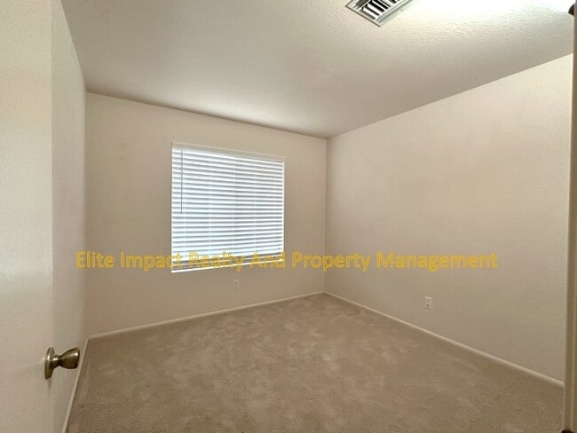Building Photo - 610 W Kidd Pl