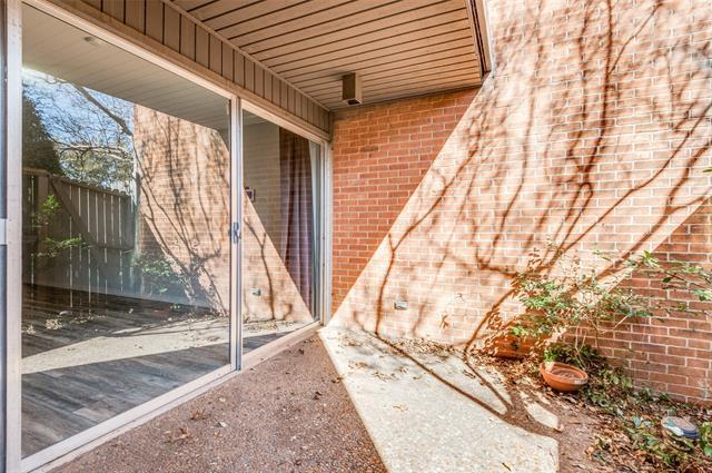 Building Photo - 570 E Ave J St