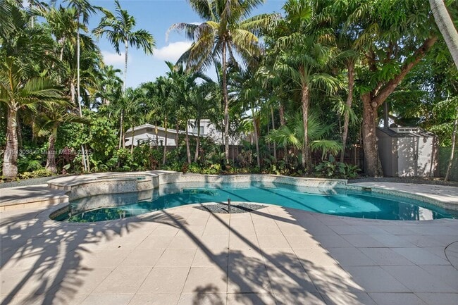 Building Photo - 465 NE 52nd St