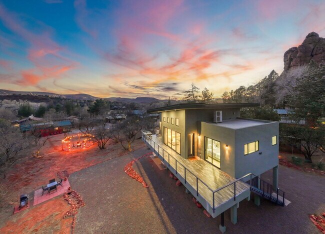 Building Photo - 60 Moondance Ln