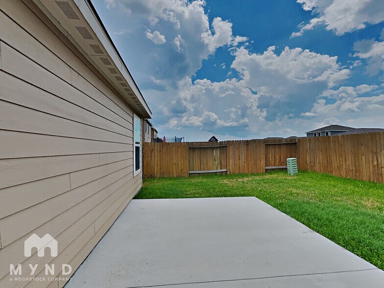 Building Photo - 5823 Treasure Cove Rd