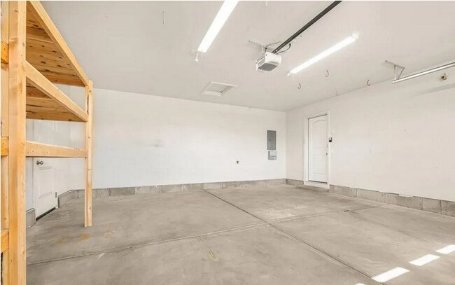 Building Photo - *$200 OFF FIRST MONTH RENT! | BEAUTIFUL 3 bed, 2 bath home in the desirable Summerfield Subdivision