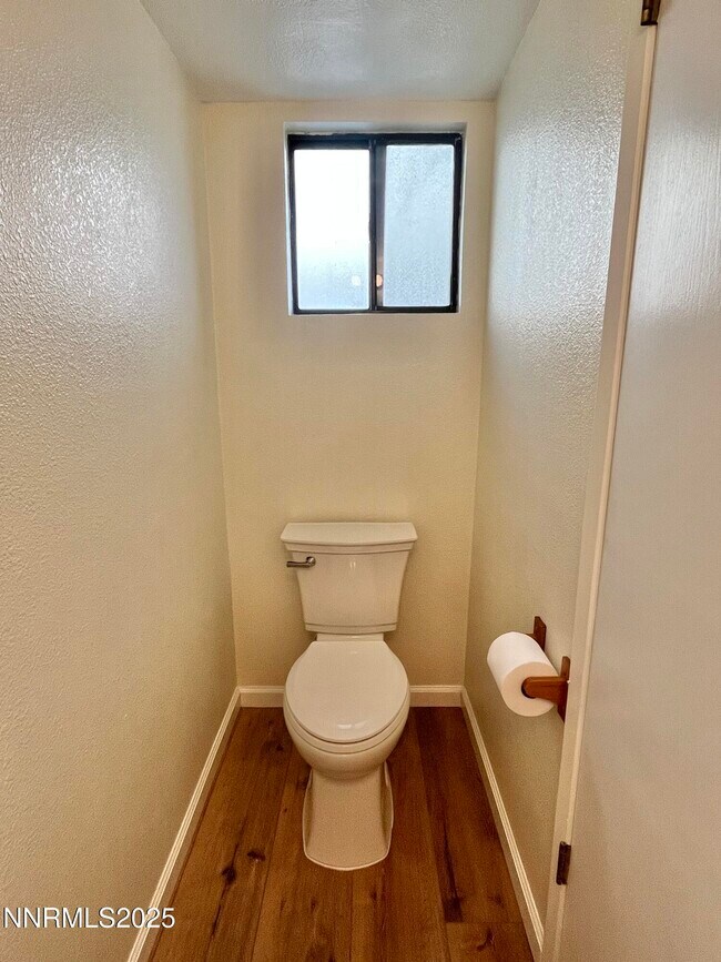 Building Photo - 4985 W 7th St