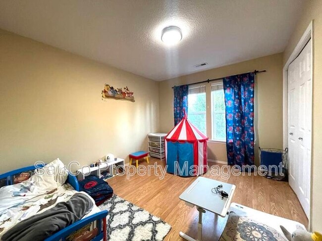 Building Photo - 6007 NE Alder St