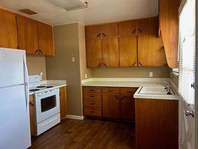 Building Photo - 3006 Butternut Dr