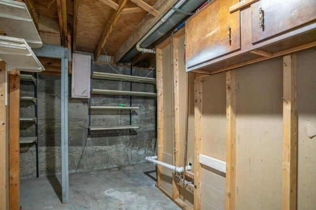 Building Photo - Updated Hillview Home! 3BR/2BA with Basement!
