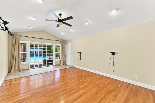 Building Photo - 12445 Green Meadow Ln