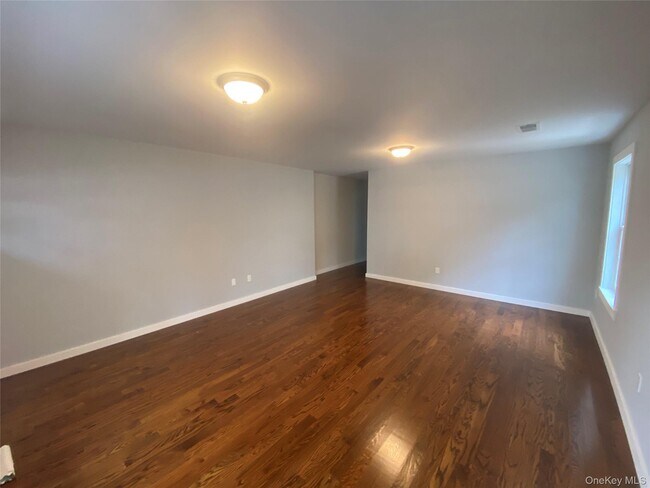 Building Photo - 6 Sweezy Ave