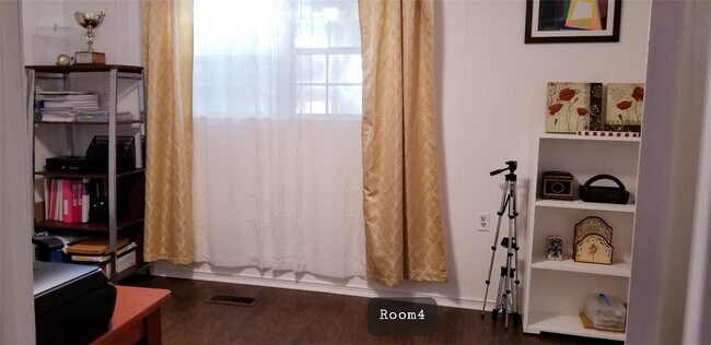 Building Photo - 101 SW Campbell Rd