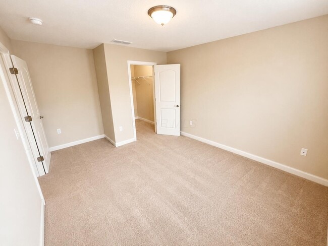 Building Photo - 3818 Rennes Dr
