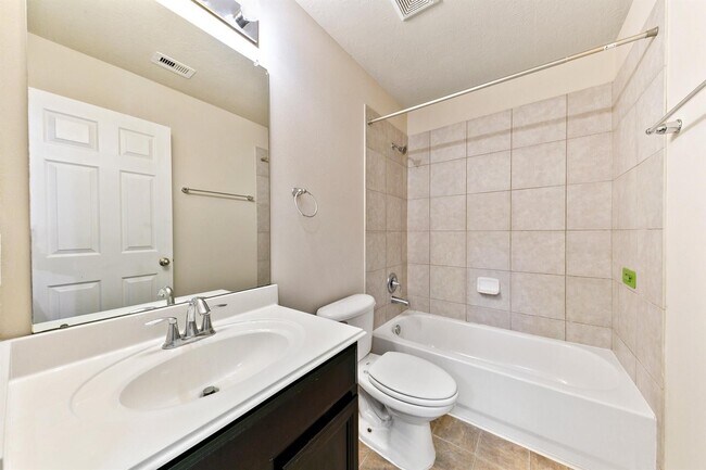 Building Photo - 24415 Lakecrest Town Dr