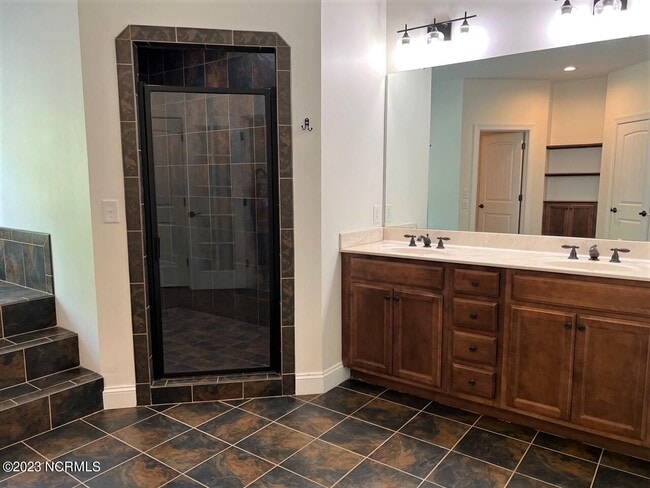 Building Photo - 2239 E Indiana Ave