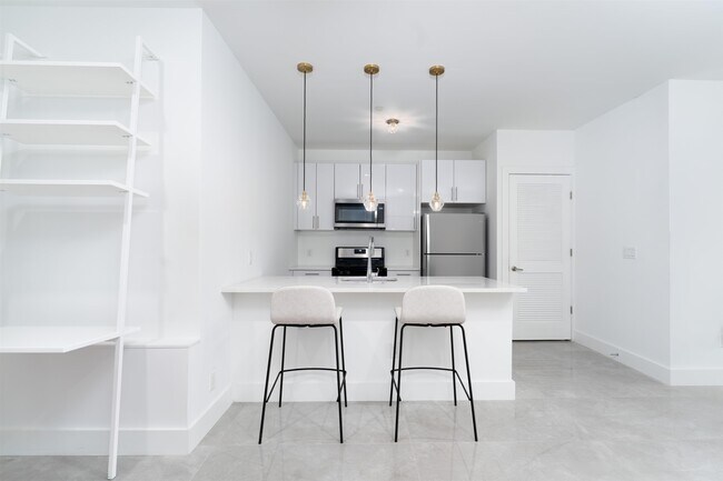 Building Photo - 8625 River Rd