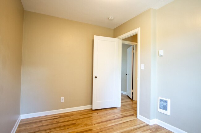 Building Photo - In the Heart of NW-Mid-Century 2Bdr Lives ...