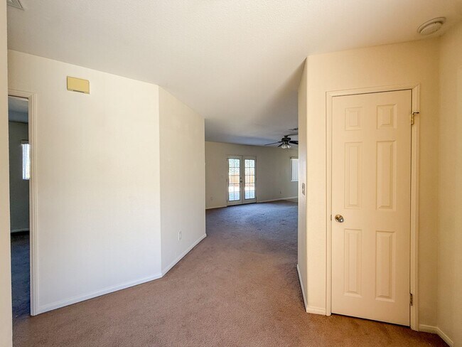 Building Photo - 29 Palms Home