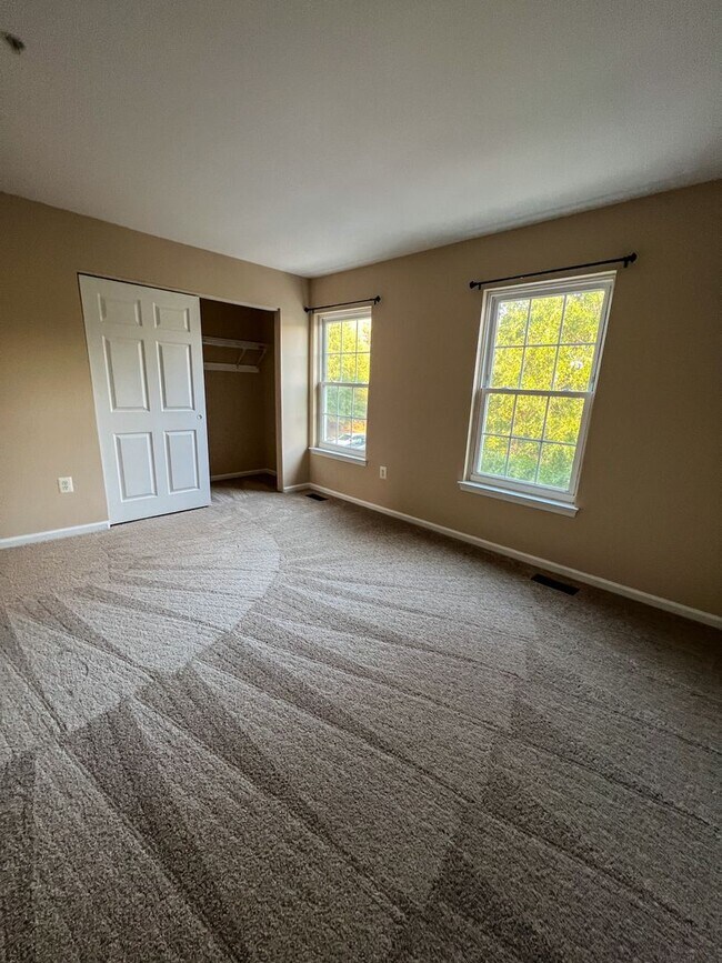 Building Photo - 8646 Willow Leaf Ln