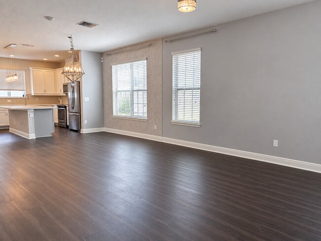 Building Photo - 6603 Calamondin Dr