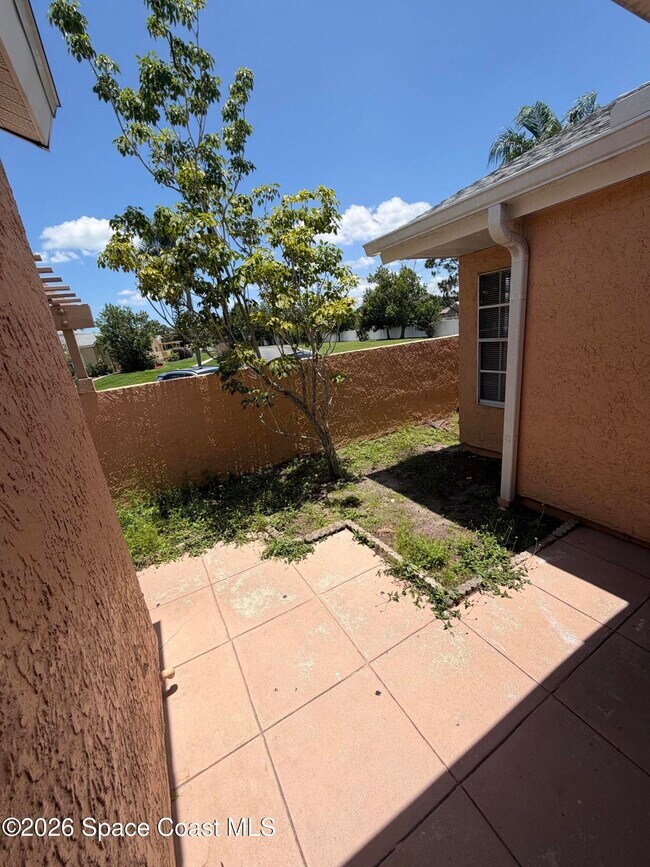 Building Photo - 1440 Malibu Cir NE
