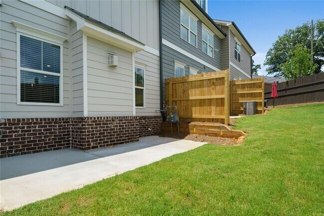 Building Photo - 313 Niles Ct