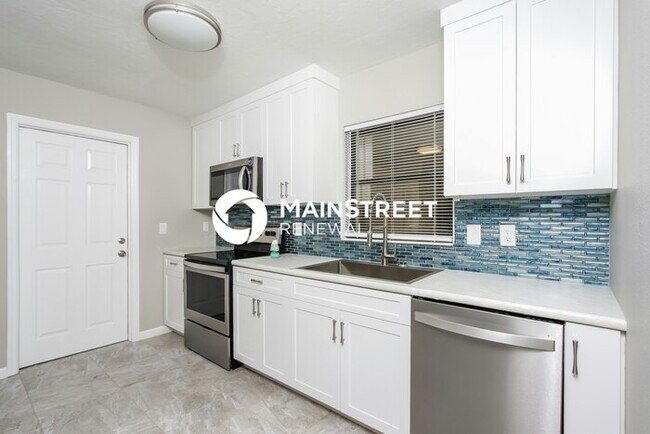Building Photo - 3 Bedroom Pet-Friendly Home in Bradenton, FL with Main Street Renewal