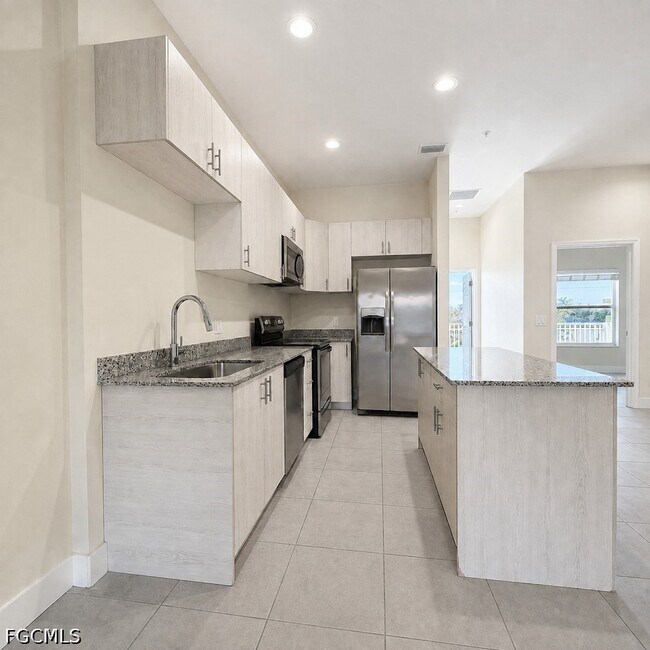 Building Photo - 3313 SW 8th Pl