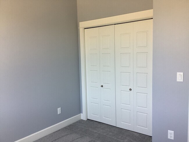 Building Photo - 2410 Fieldcress Rd