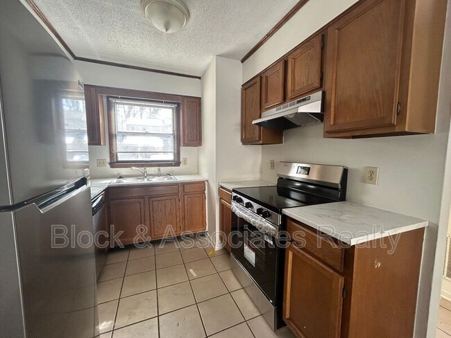 Building Photo - 601 Timberline Dr SE