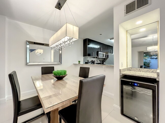Building Photo - Ernst Court, Orlando, FL 32819 - 2 BR 2.5 ...