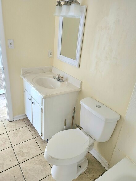 new toilet - 2701 beech st #a