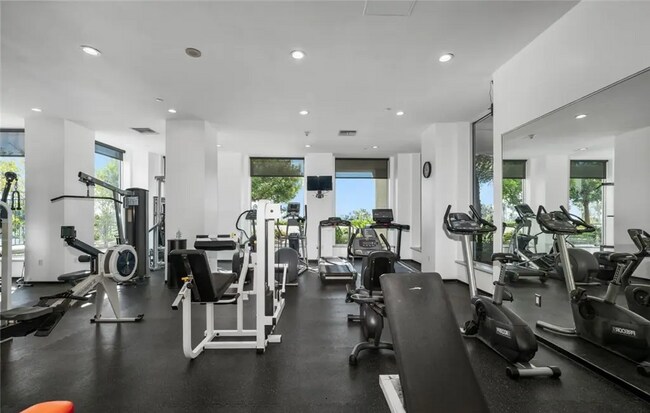 Building Photo - 525 E Seaside Way