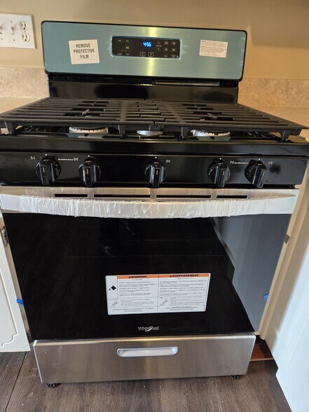 New gas range - 652 Olde Towne Ave
