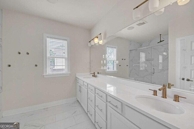 Building Photo - 860 Stonehill Ln