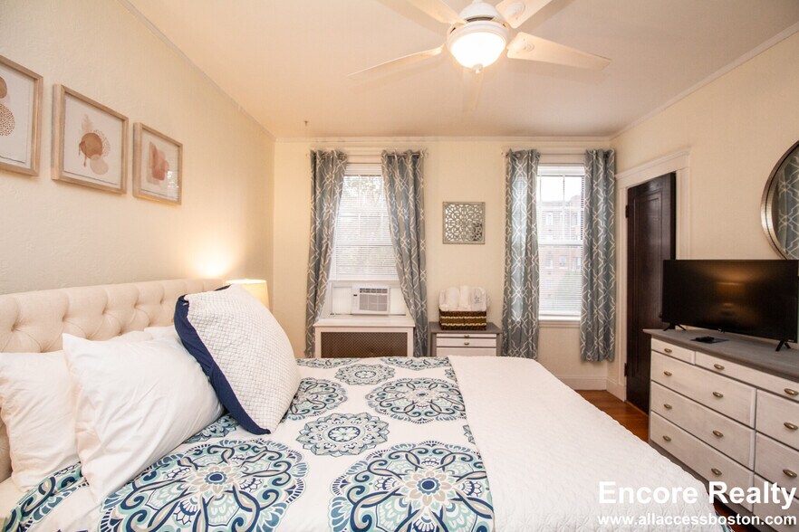 Building Photo - 1945 Commonwealth Ave