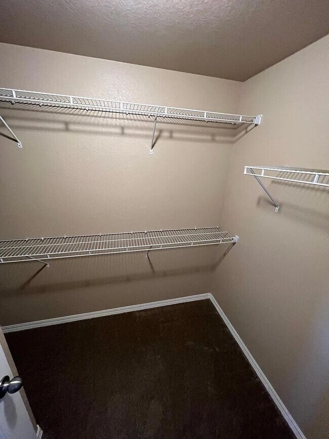 Building Photo - *COMING SOON* 3 Bedroom near Carson and Pe...