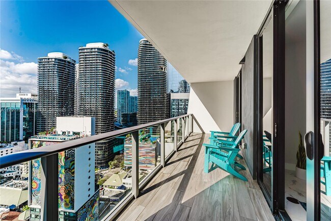 Building Photo - 1010 Brickell Ave