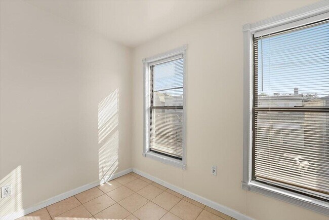 Building Photo - 73 Winfield Ave