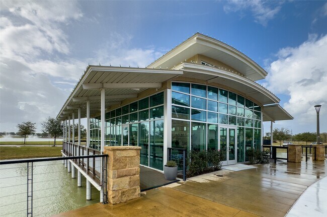 Building Photo - 4910 Morrison Dr