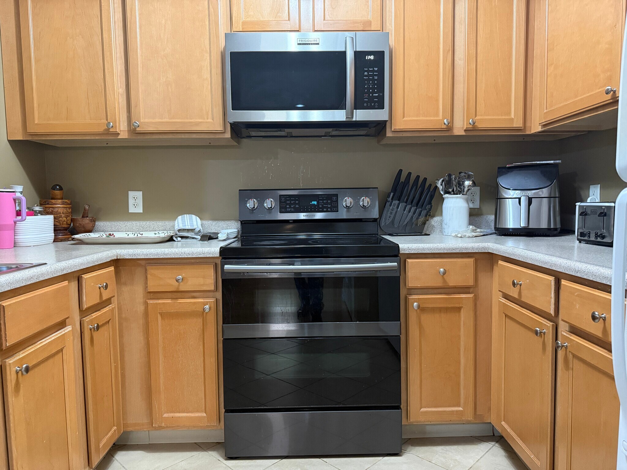 Building Photo - 211 Central St