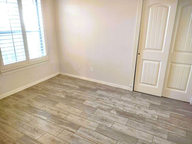 Building Photo - Immaculate Single Level Eastside Home With Refrigerated Air Located In Quiet Neighborhood