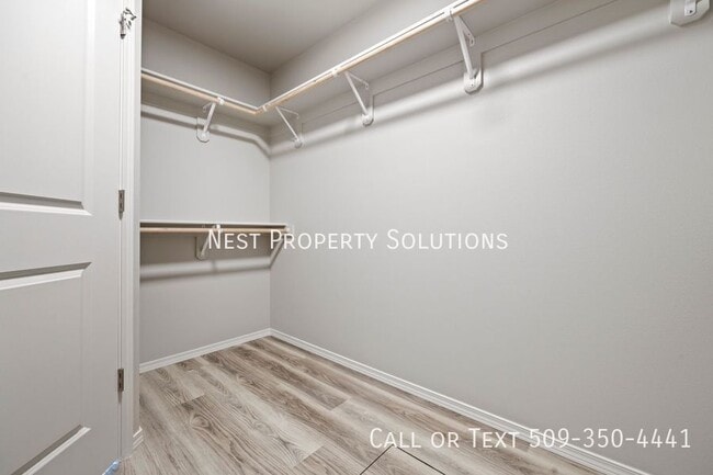 Building Photo - 913 N Washington Ct
