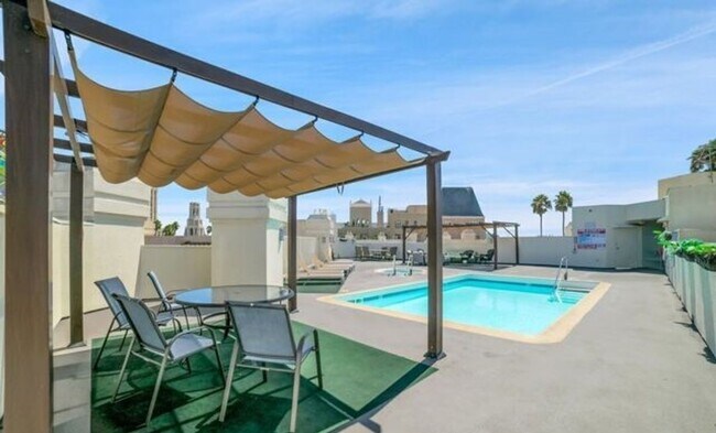 Building Photo - 620 S Gramercy Pl