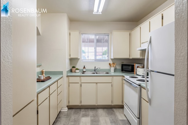 Building Photo - 2-Bedroom, 1.5-Bath 2-story in 4-Plex with mountain views in Prescott Valley
