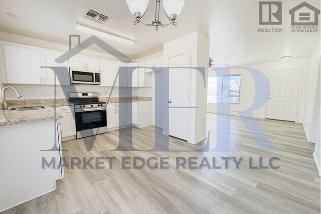 Building Photo - 3Bed/2Bath Home at 107th Ave/Olive! $399 M...